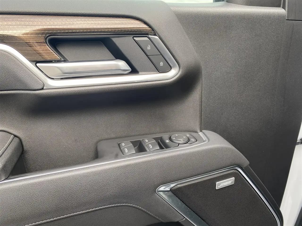 Chevrolet Silverado 1500 - Image 10