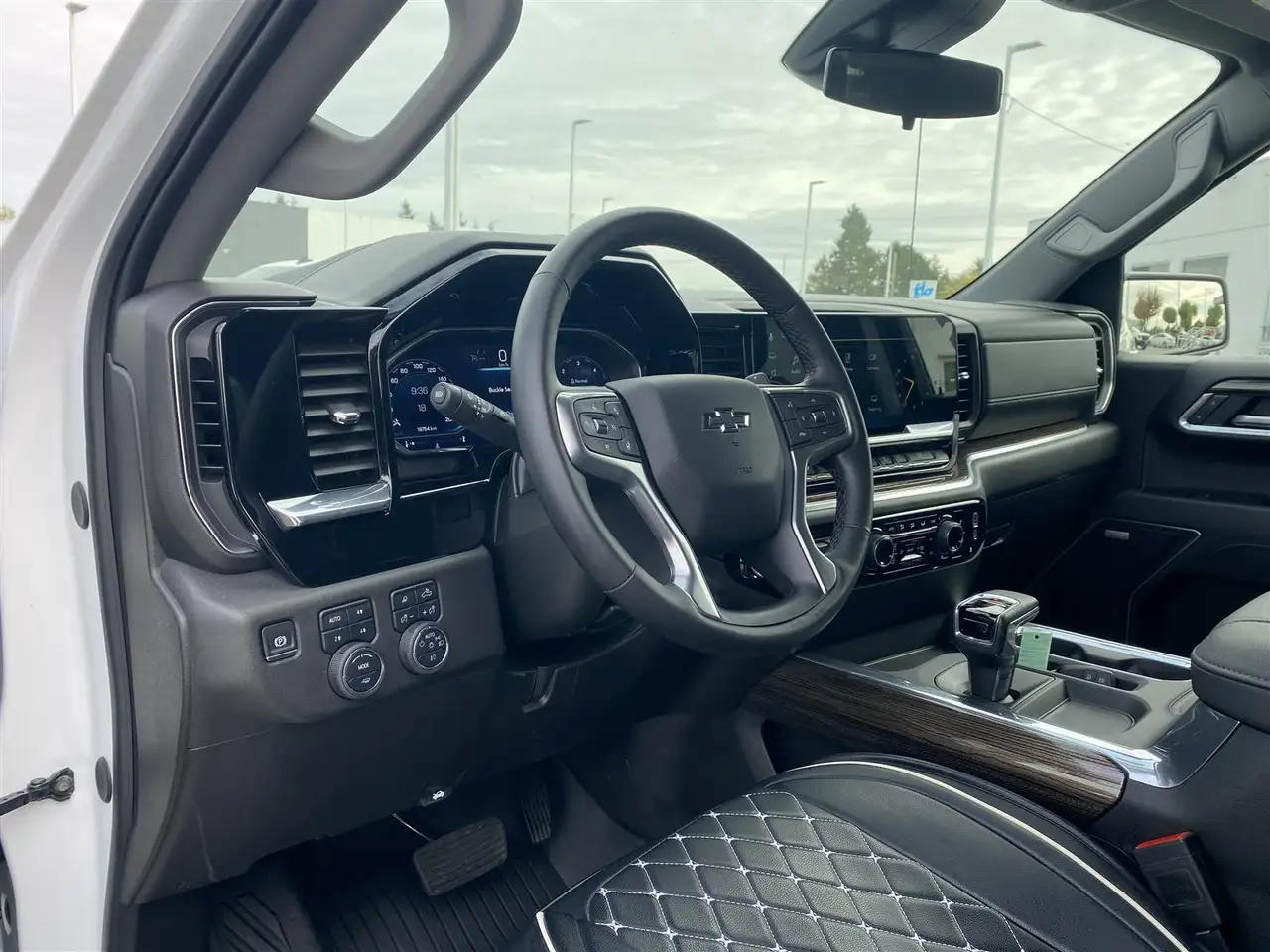 Chevrolet Silverado 1500 - Image 13