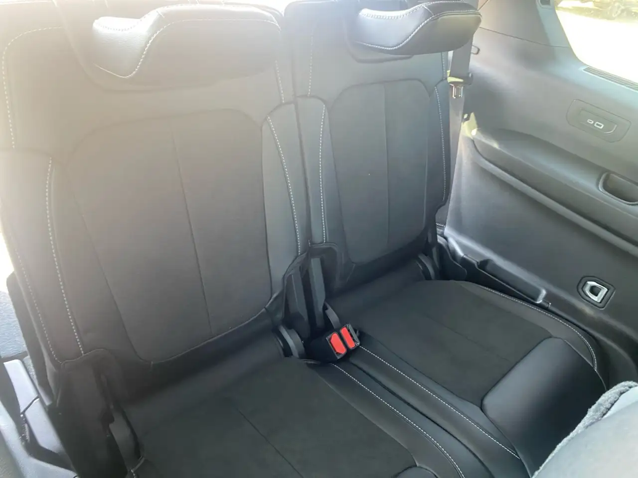 Jeep Grand Cherokee - Image 11