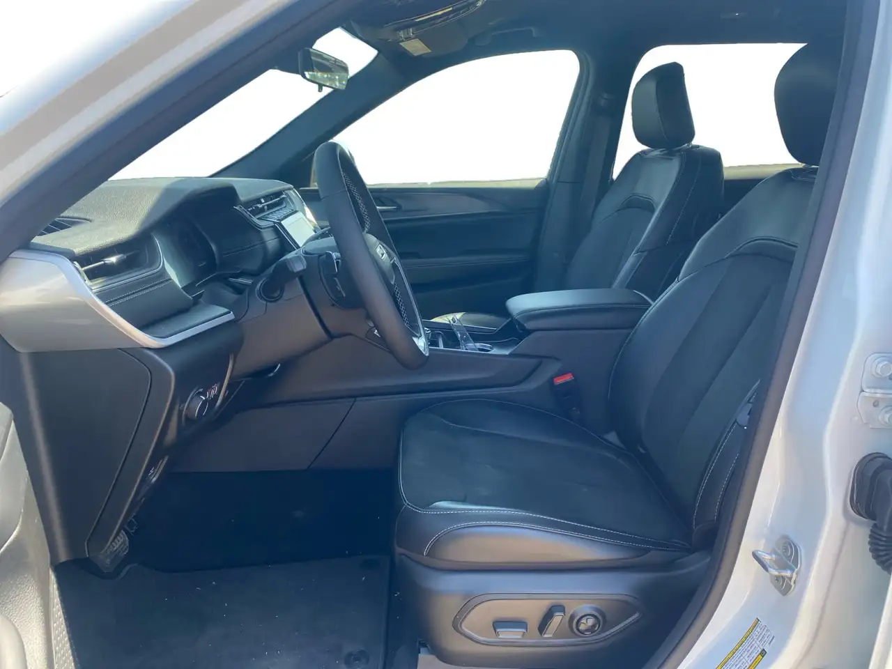 Jeep Grand Cherokee - Image 14