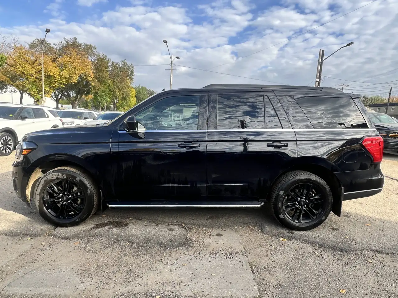 Ford Expedition - Image 5