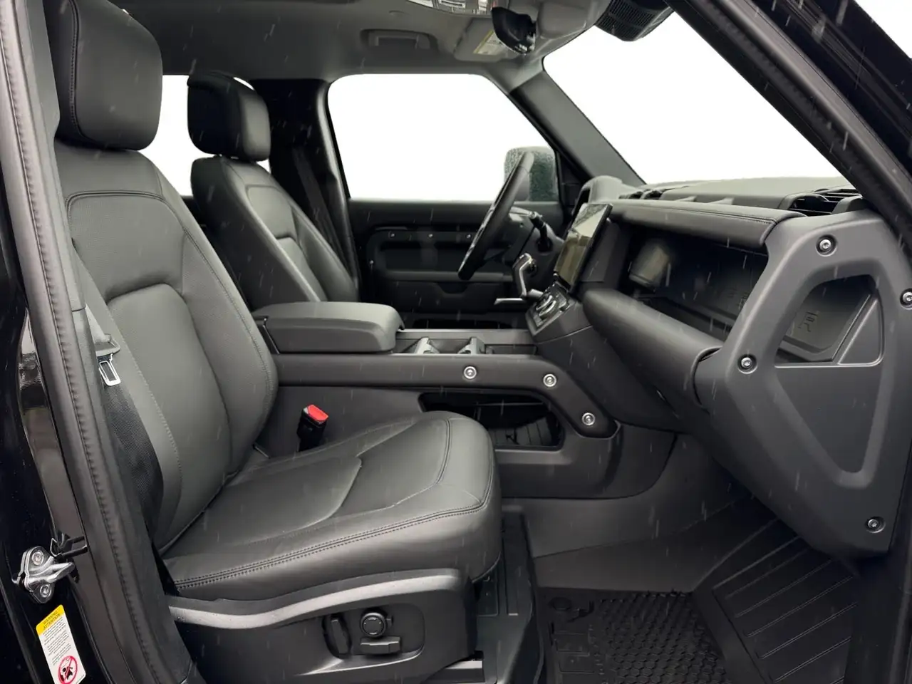 Land Rover Defender - Image 18