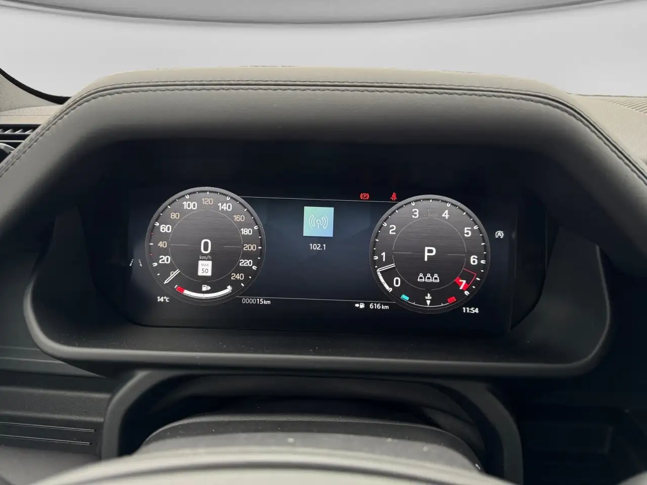 Land Rover Defender - Image 13