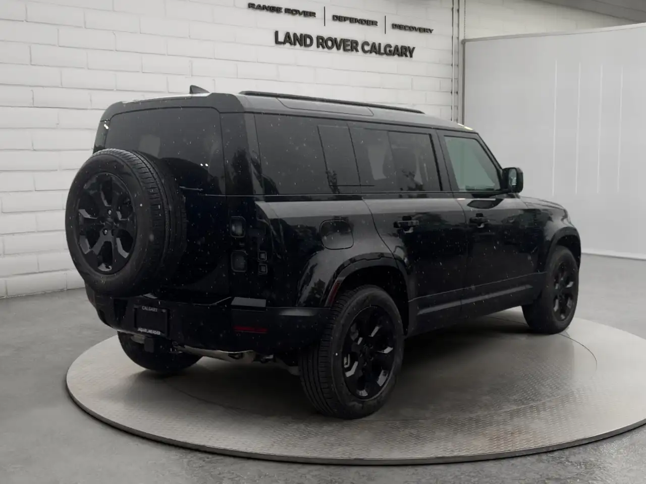 Land Rover Defender - Image 5