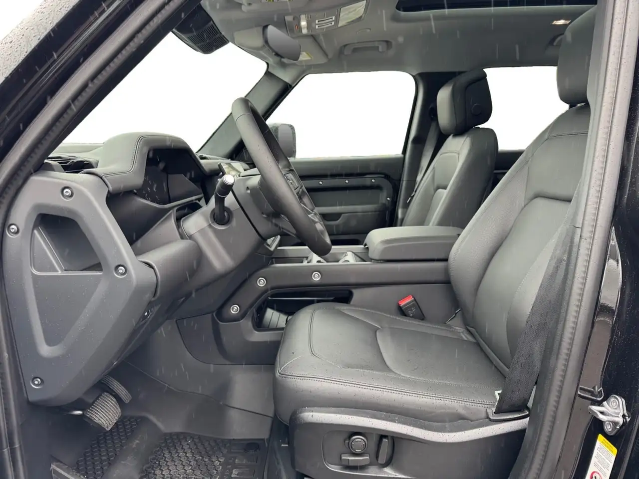 Land Rover Defender - Image 9