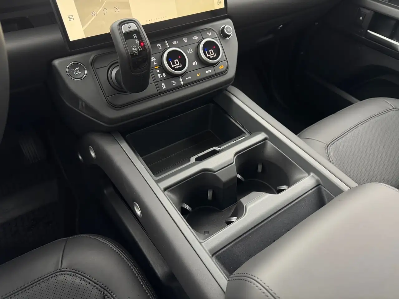 Land Rover Defender - Image 16
