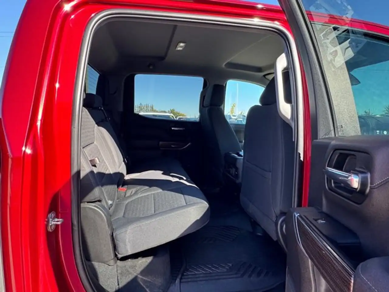 Chevrolet Silverado 1500 - Image 13