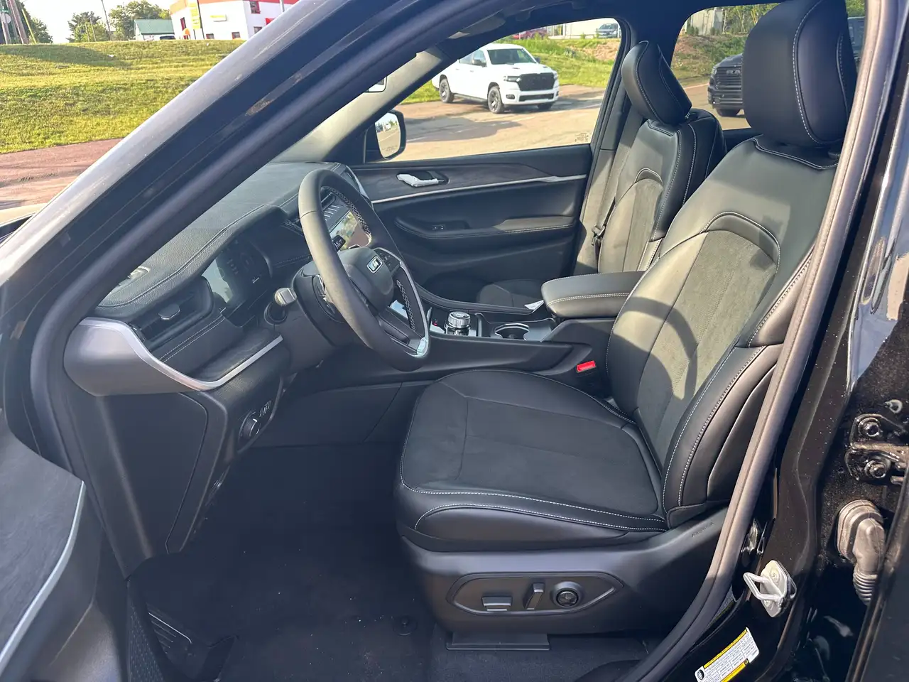 Jeep Grand Cherokee - Image 4
