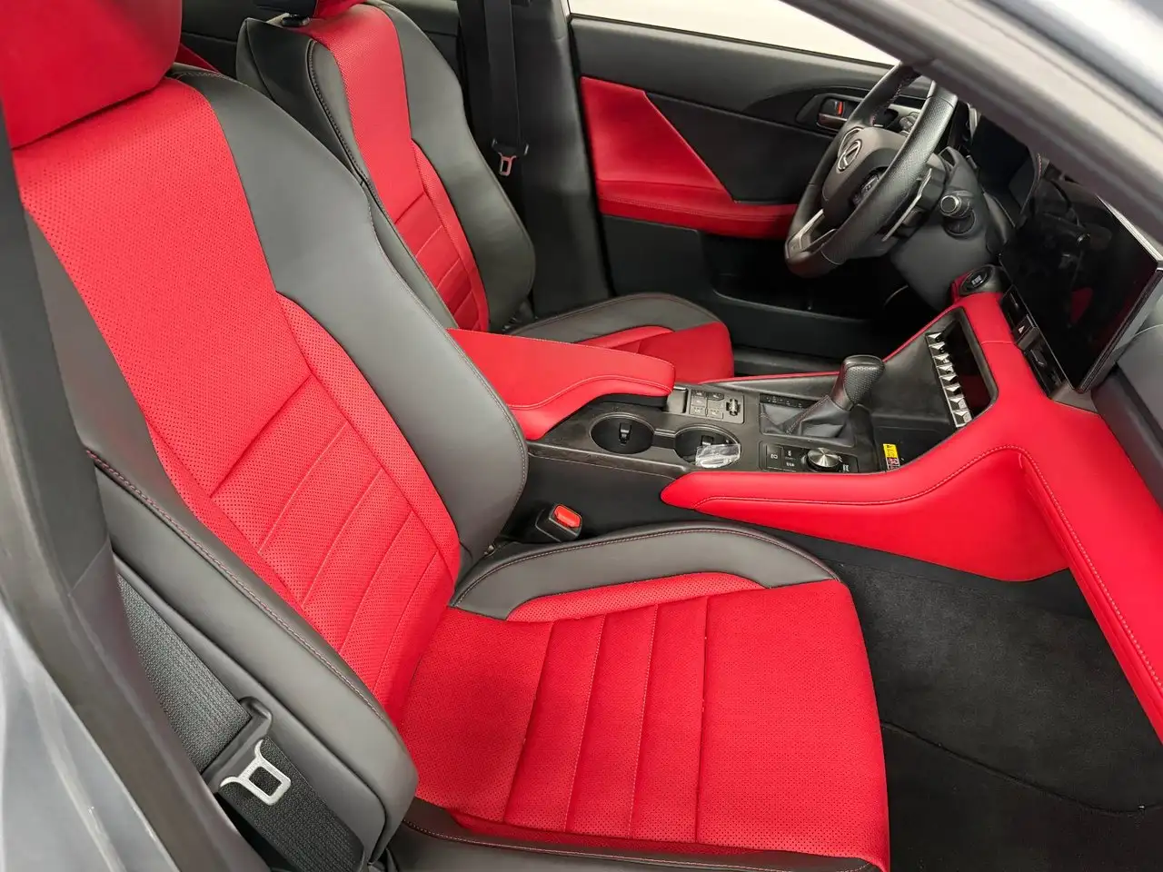 Lexus IS - Image 7