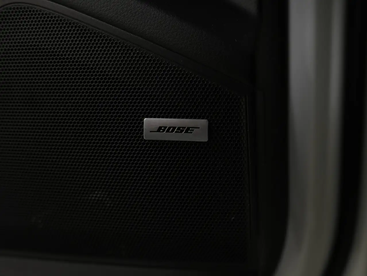 Porsche Cayenne - Image 10