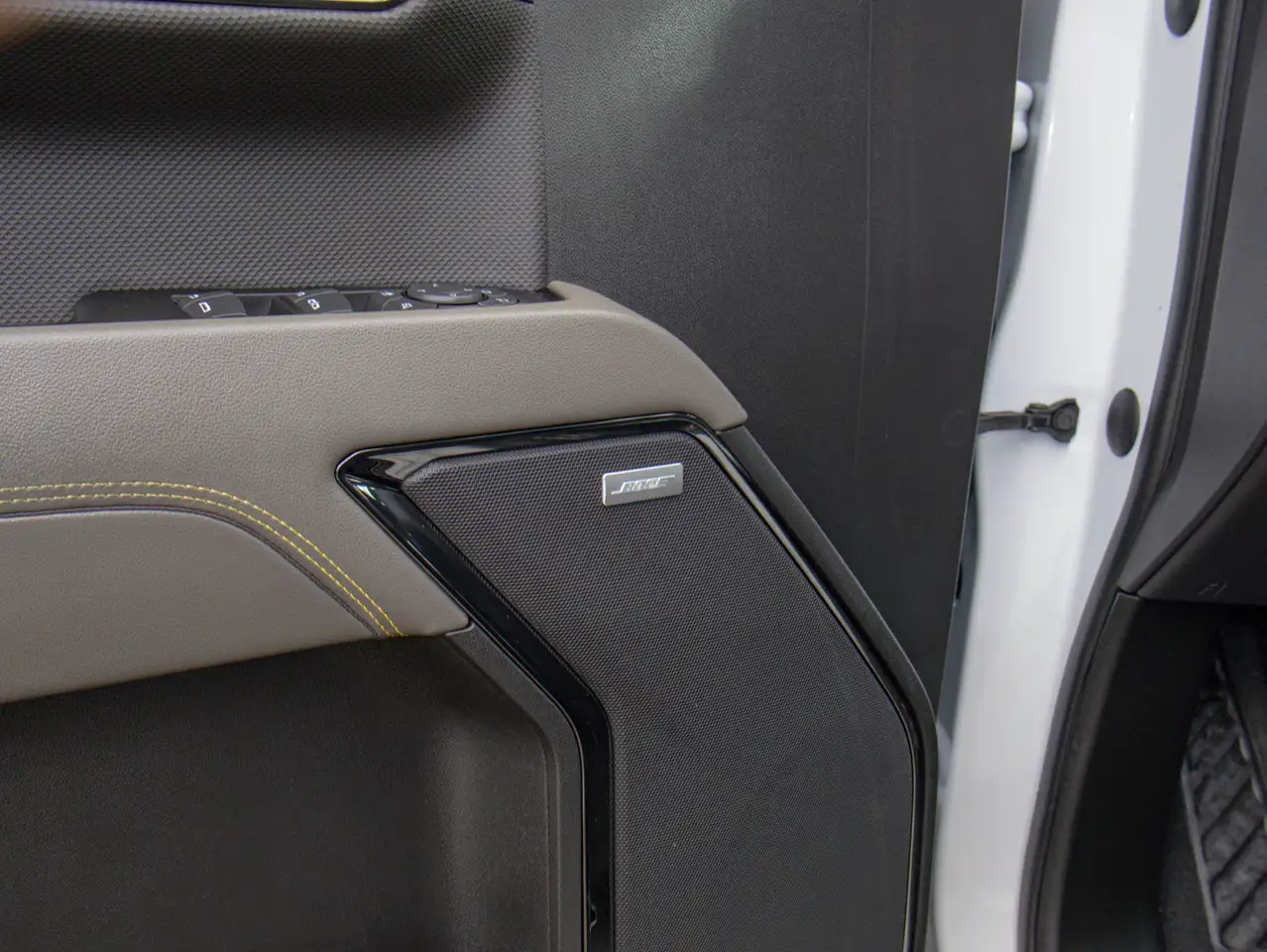 Chevrolet Silverado 1500 - Image 23