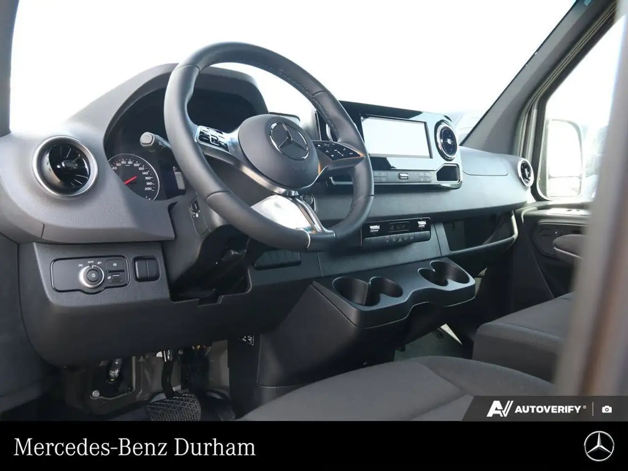 Mercedes-Benz Sprinter - Image 13