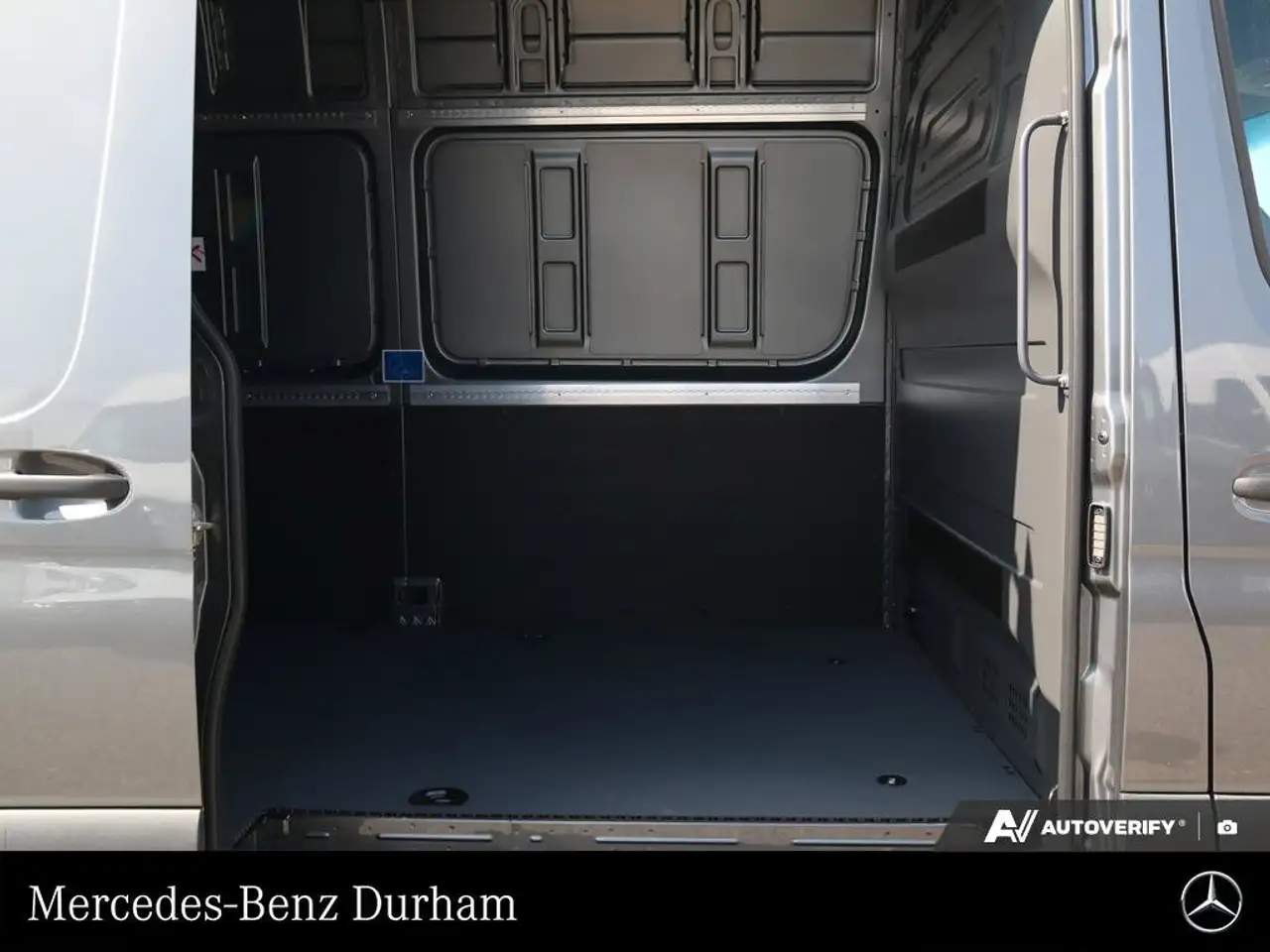 Mercedes-Benz Sprinter - Image 24
