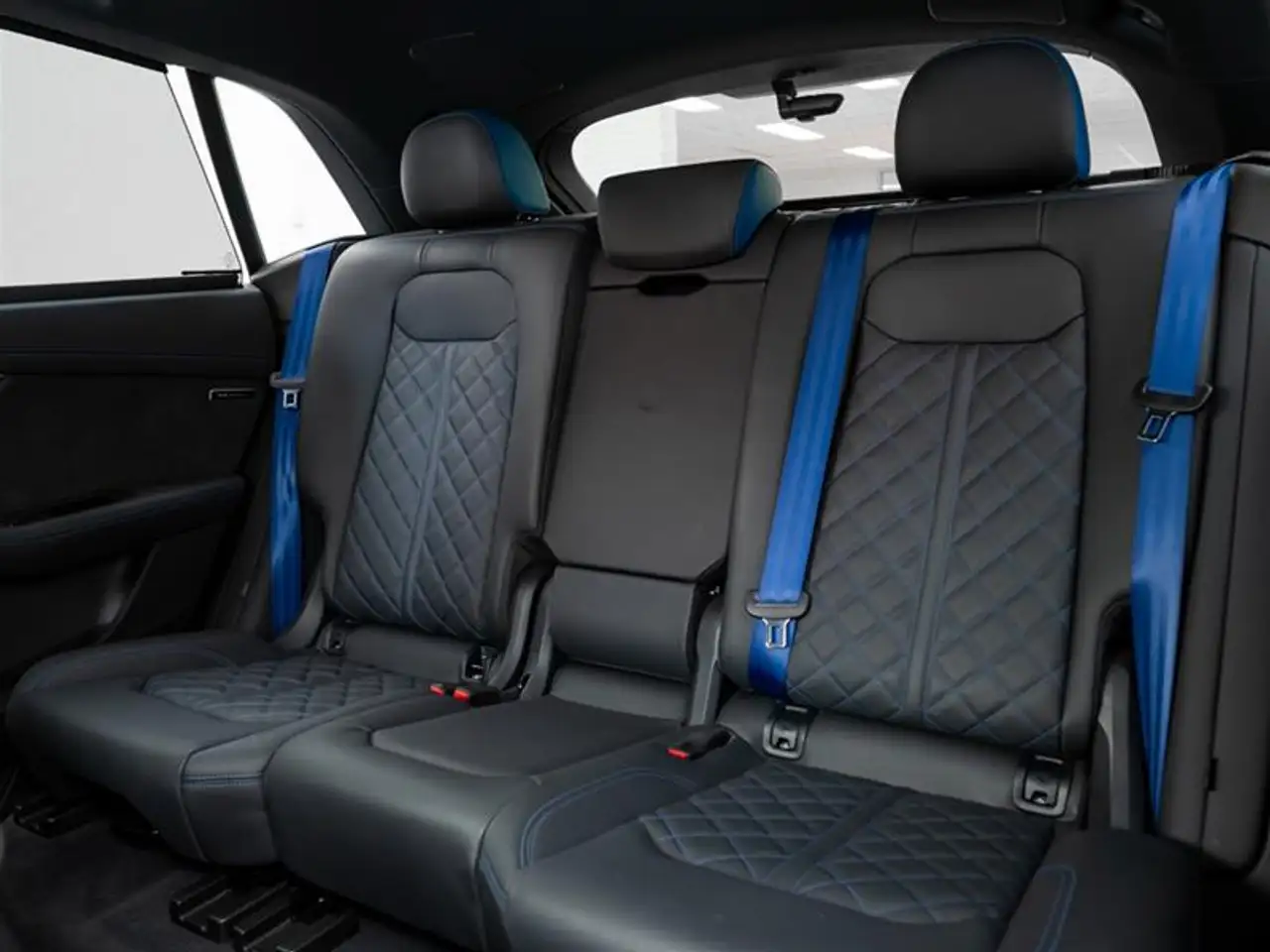 Audi SQ8 - Image 8