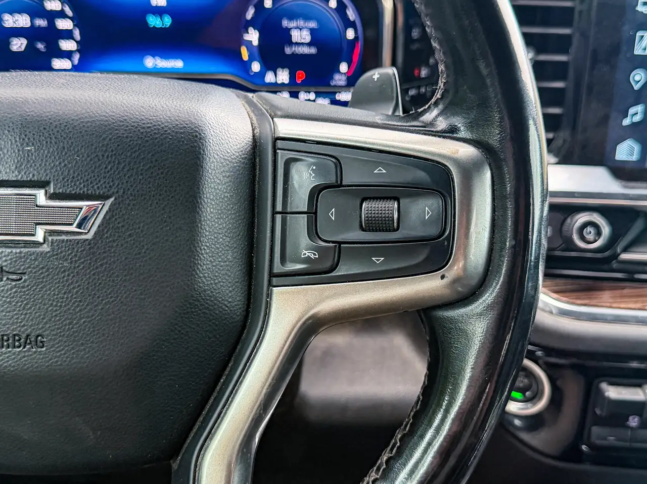 Chevrolet Silverado 1500 - Image 14
