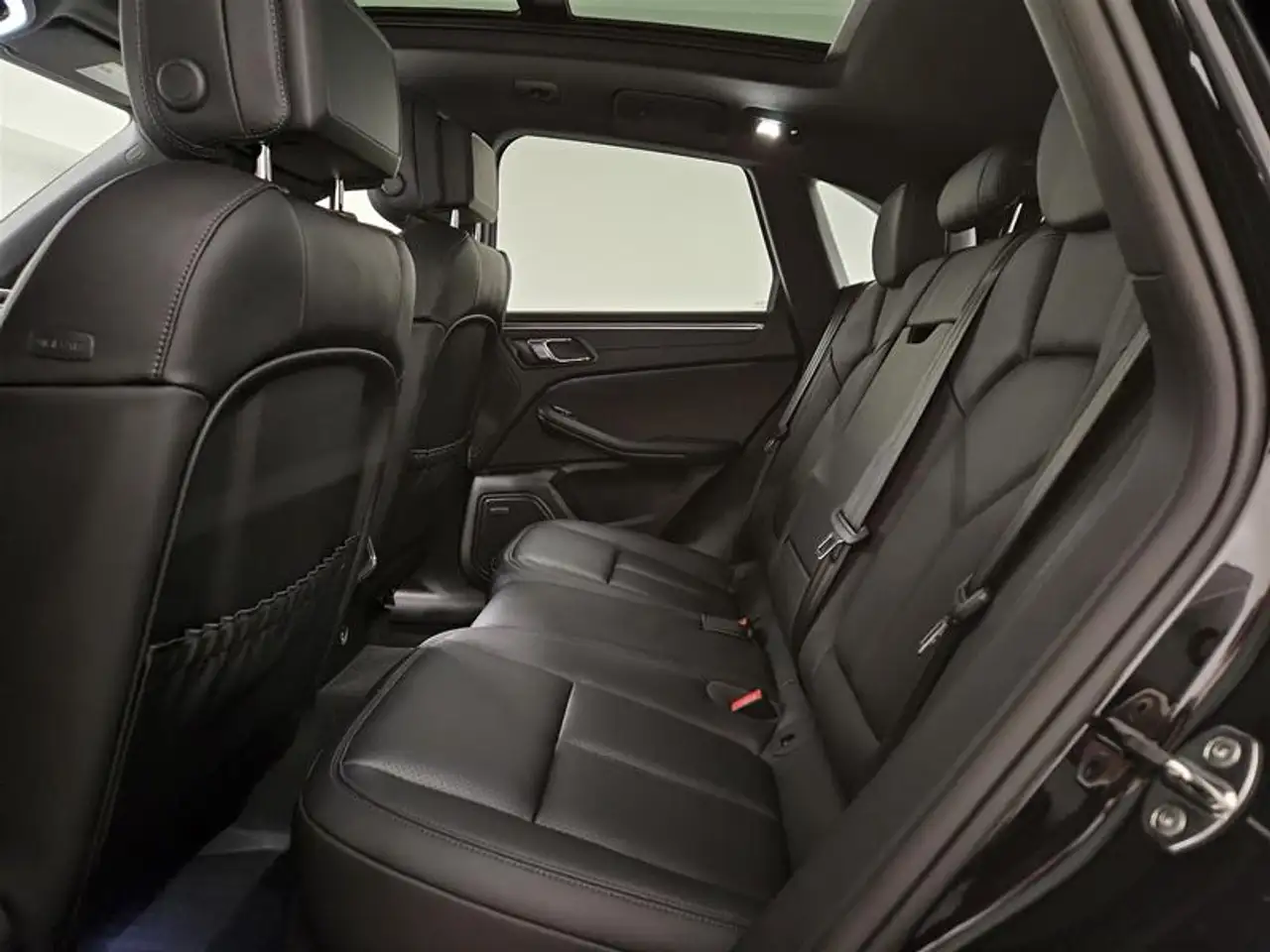 Porsche Macan - Image 21