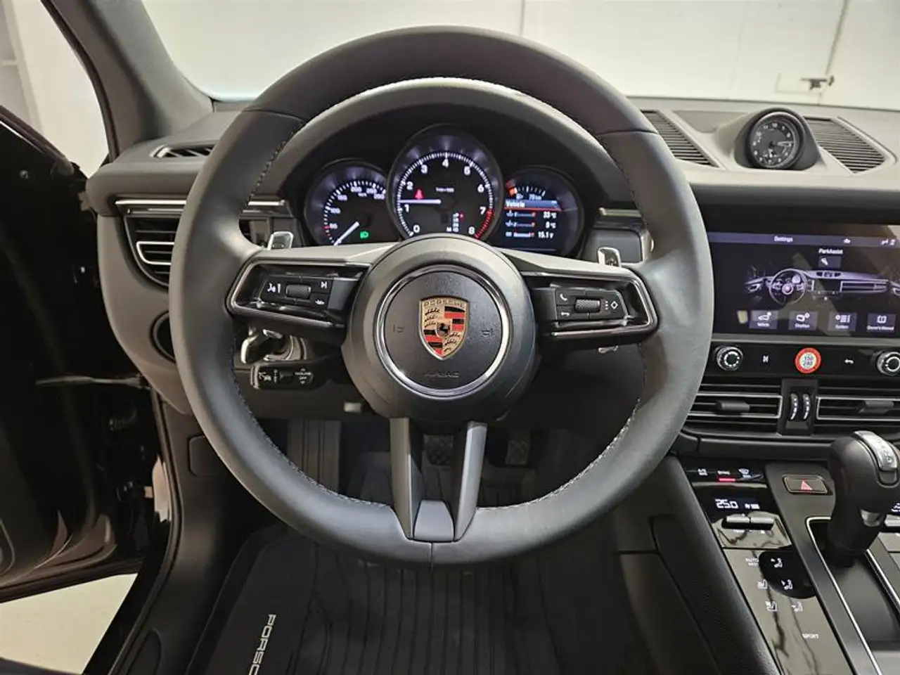 Porsche Macan - Image 13
