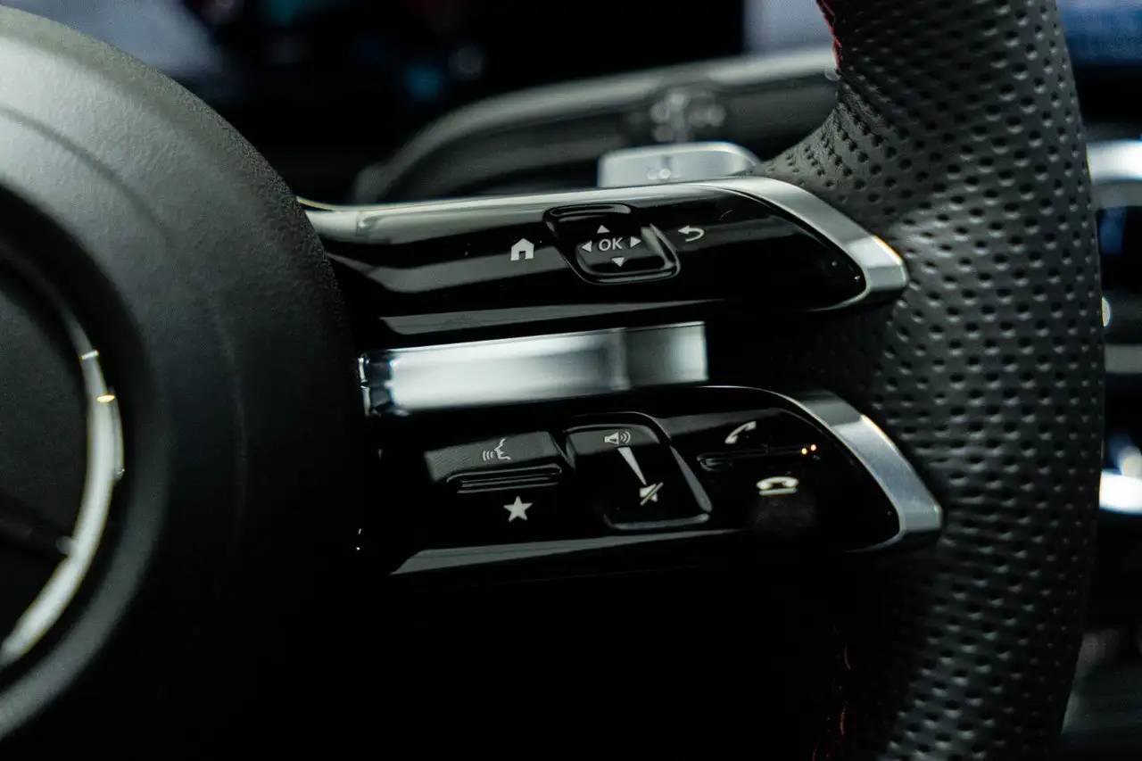 Mercedes-Benz GLB - Image 12