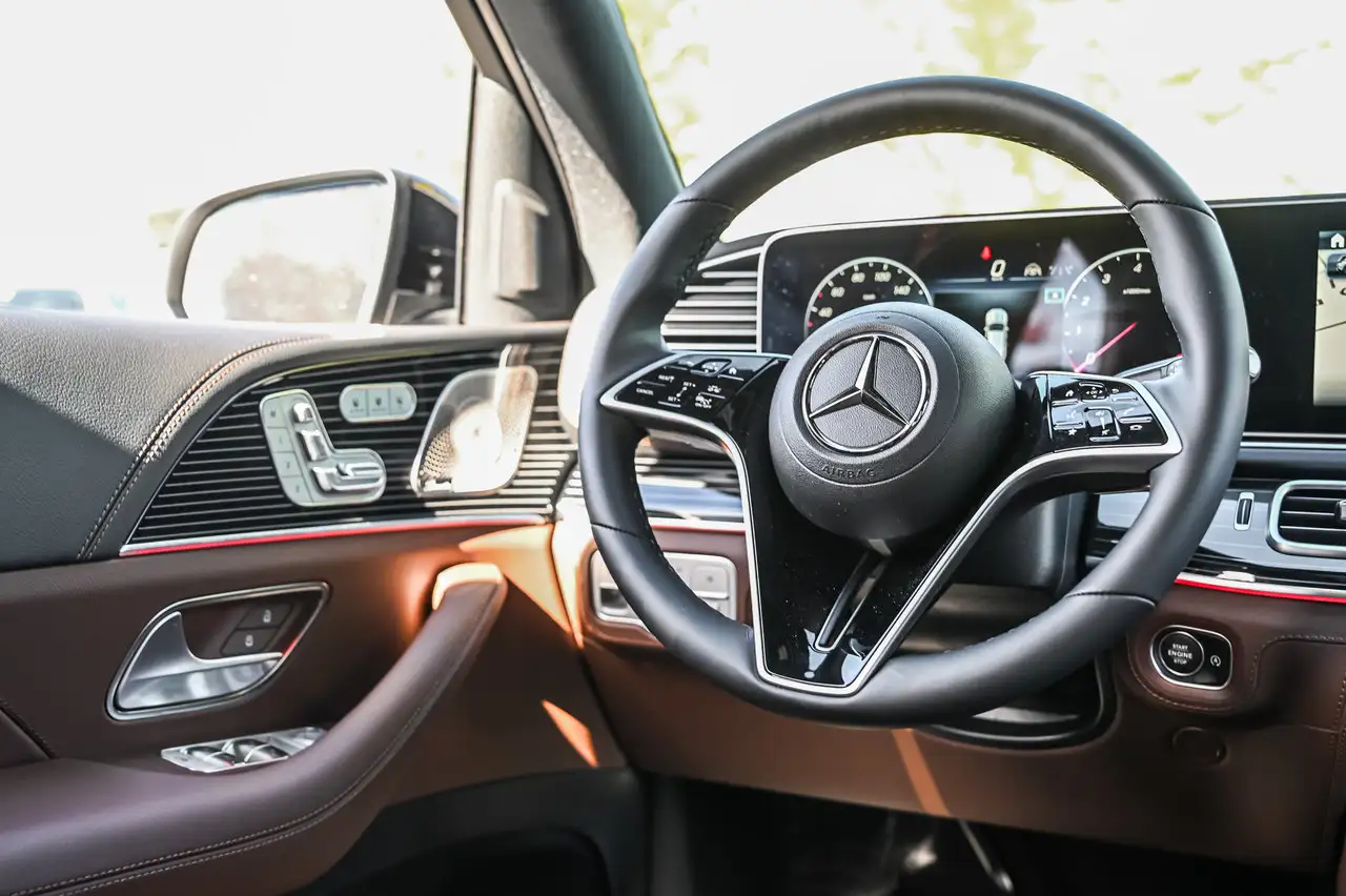 Mercedes-Benz GLE - Image 17