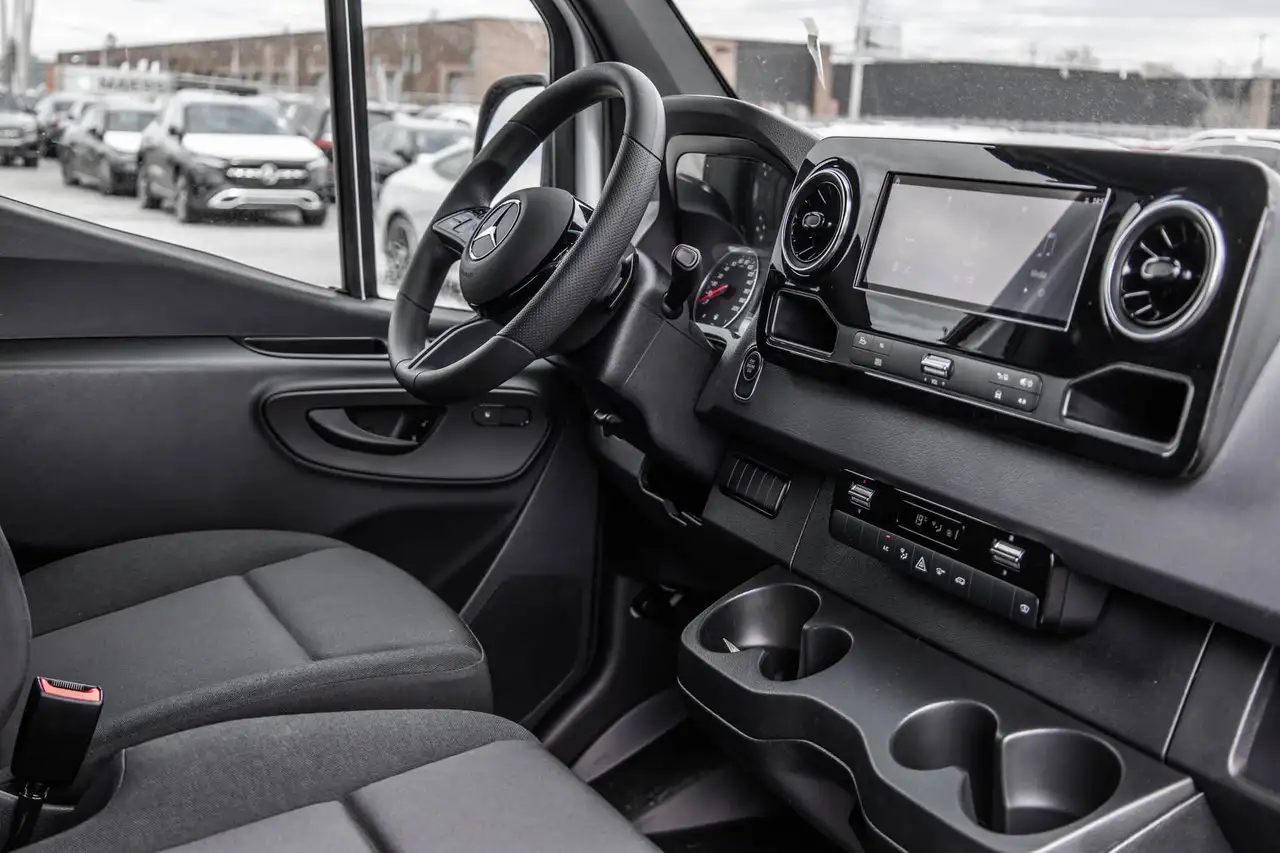 Mercedes-Benz Sprinter 2500 - Image 25