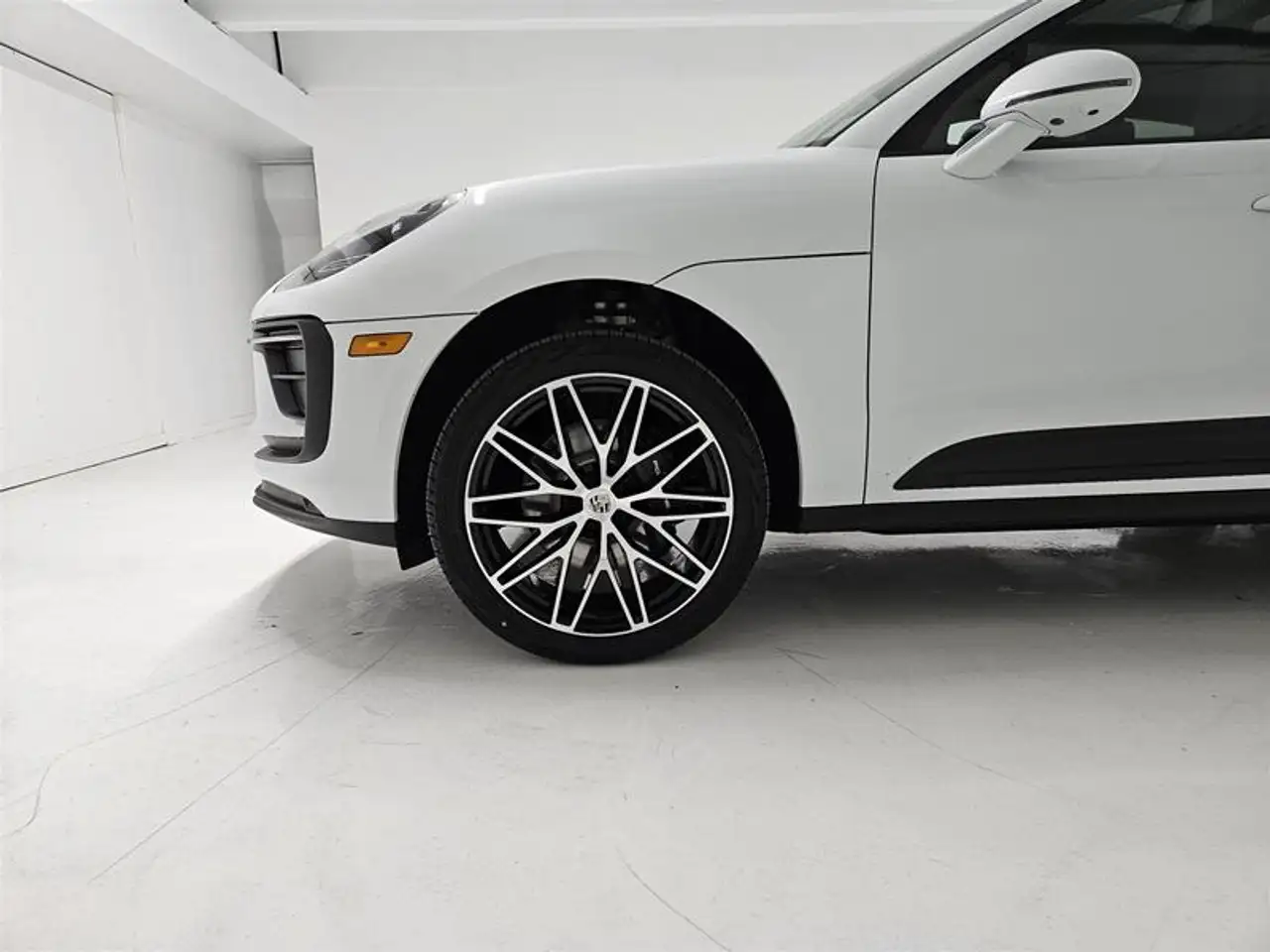 Porsche Macan - Image 4