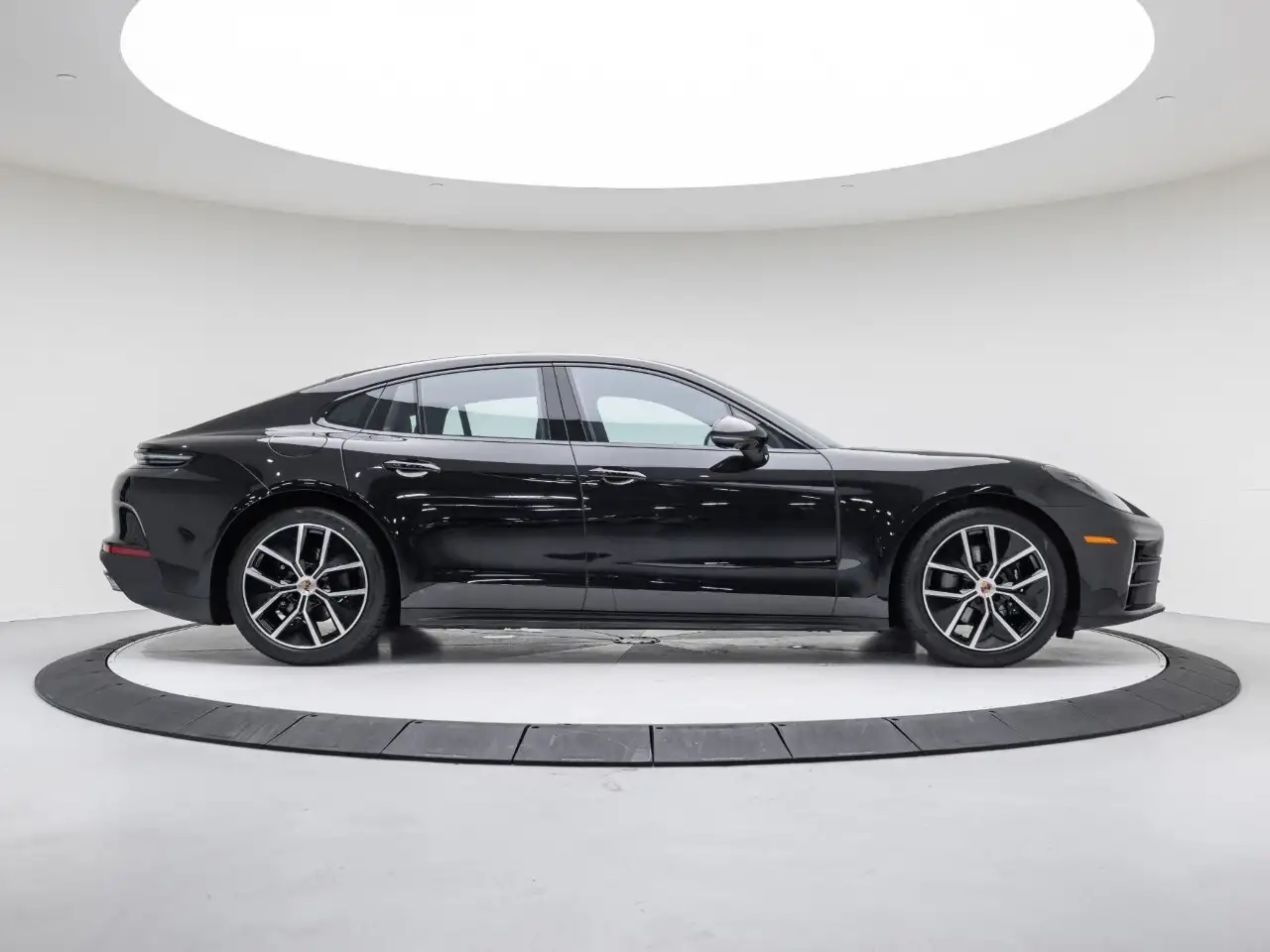 Porsche Panamera - Image 11