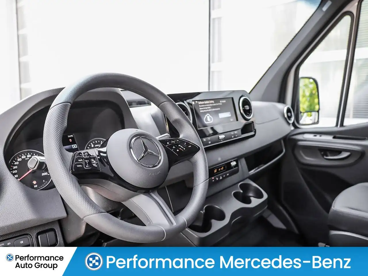 Mercedes-Benz Sprinter - Image 12
