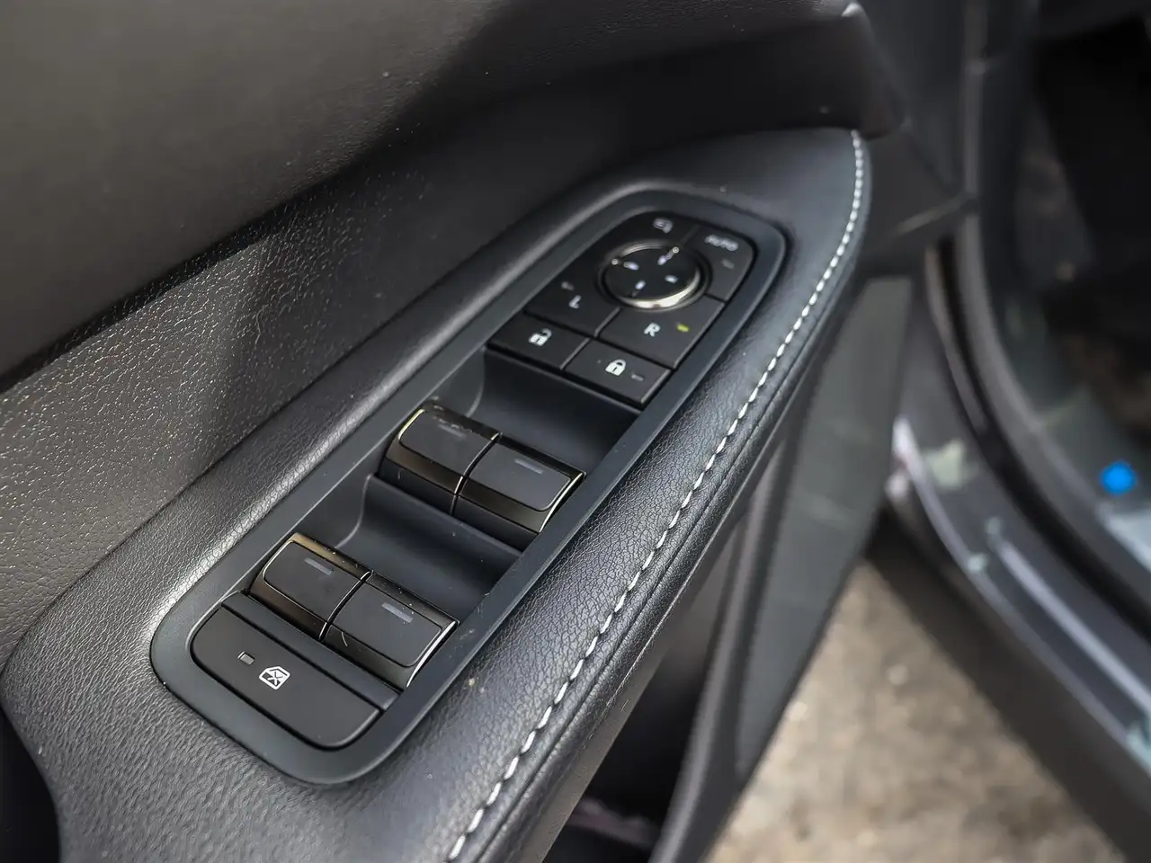 Lexus RX - Image 8