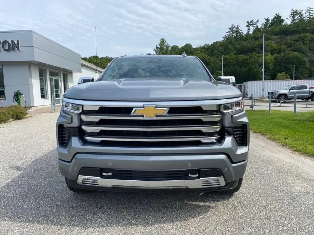 Chevrolet Silverado 1500 - Image 2