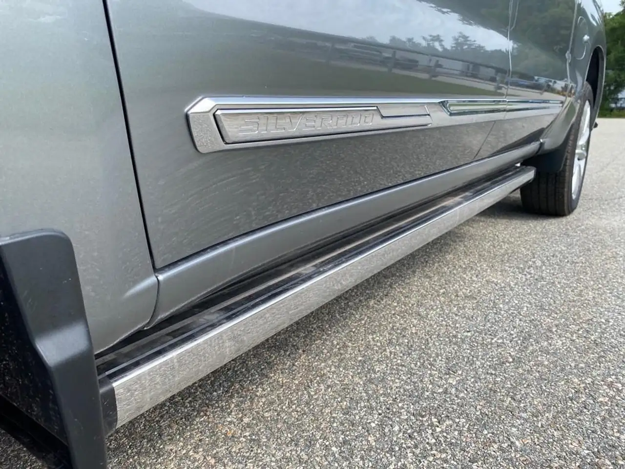 Chevrolet Silverado 1500 - Image 11