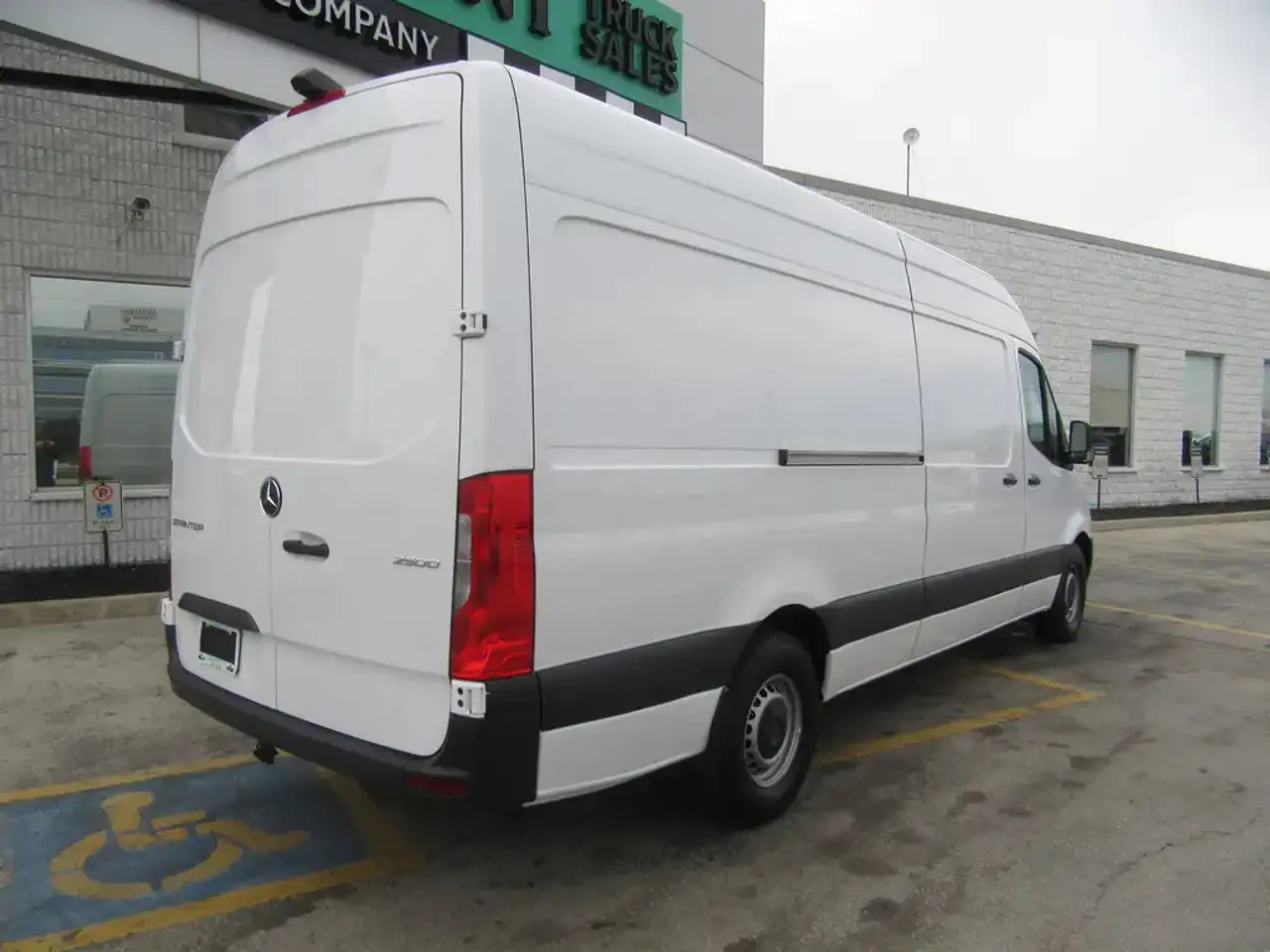 Mercedes-Benz Sprinter - Image 2