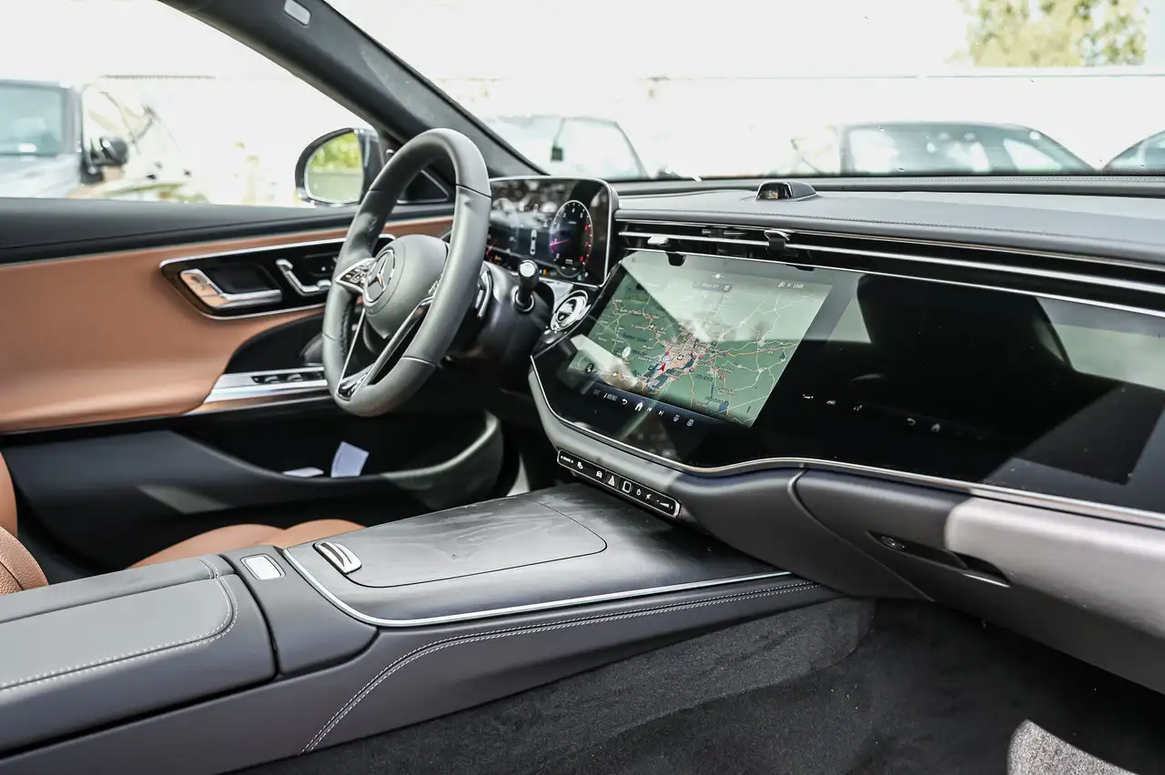 Mercedes-Benz E-Class - Image 17
