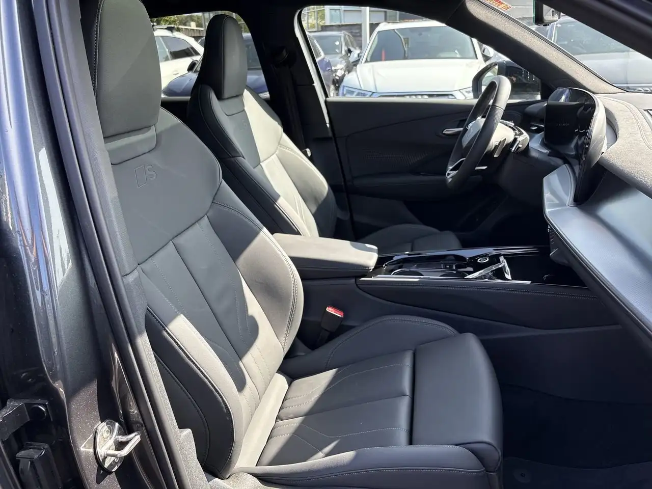 Audi Q3 - Image 32