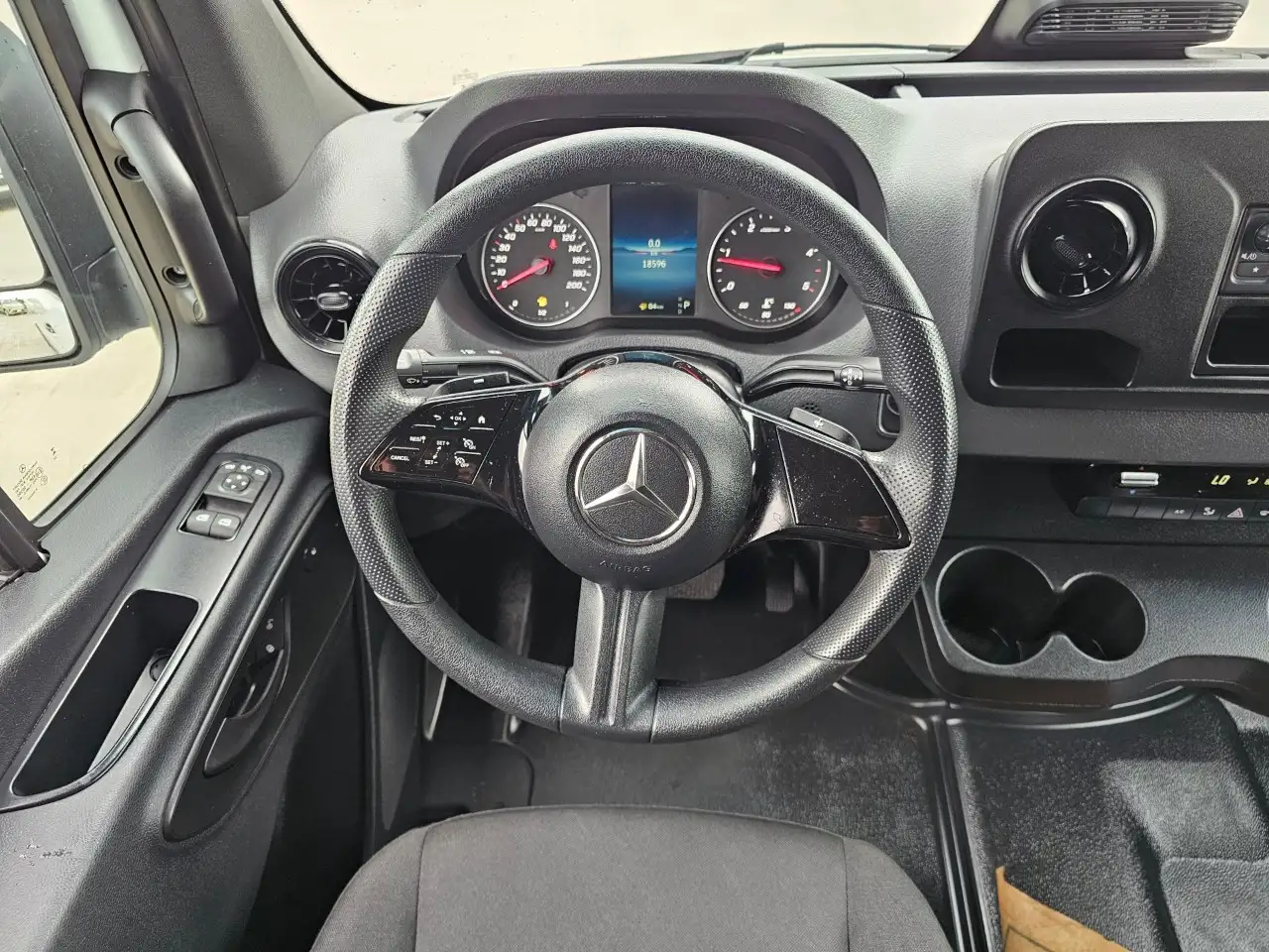 Mercedes-Benz Sprinter - Image 34