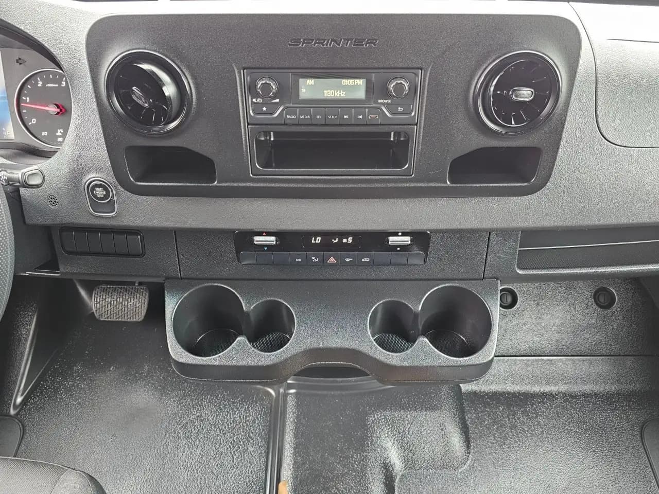 Mercedes-Benz Sprinter - Image 22