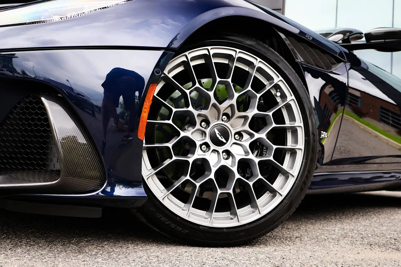 Aston Martin DBS - Image 3