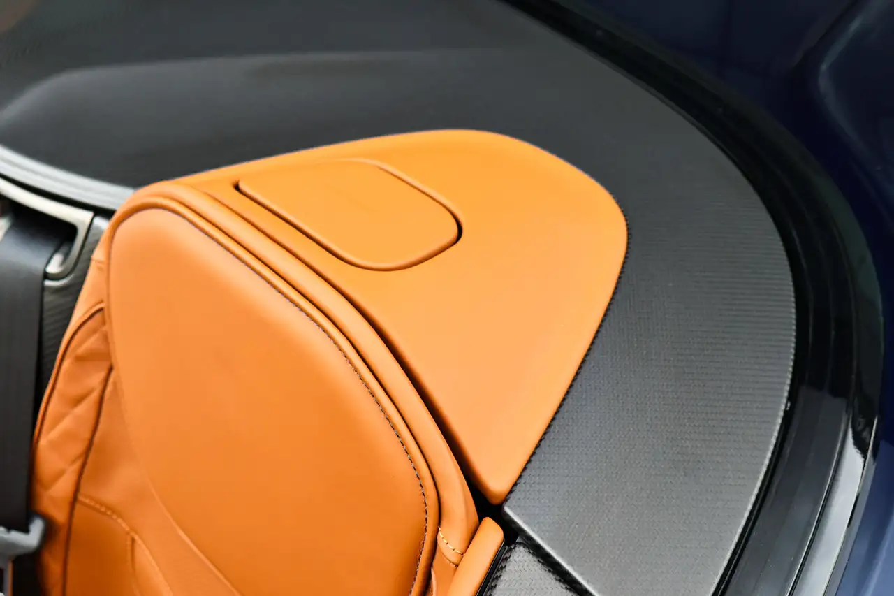 Aston Martin DBS - Image 15