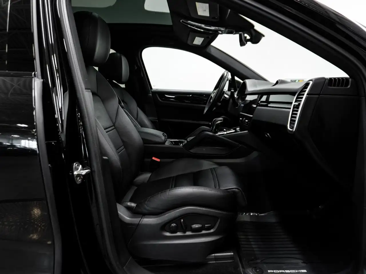 Porsche Cayenne - Image 5