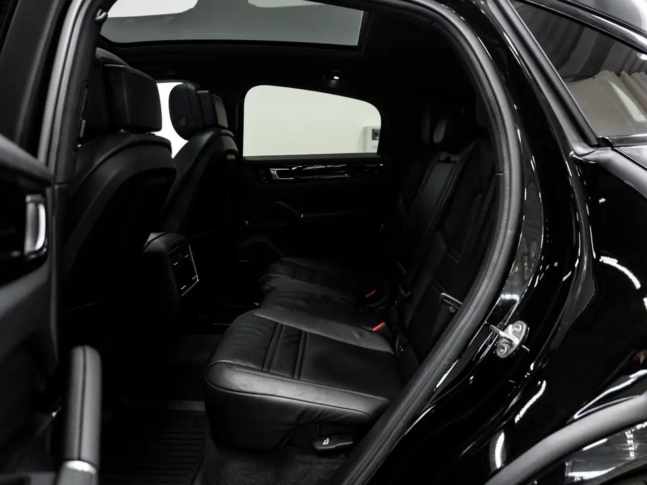 Porsche Cayenne - Image 23