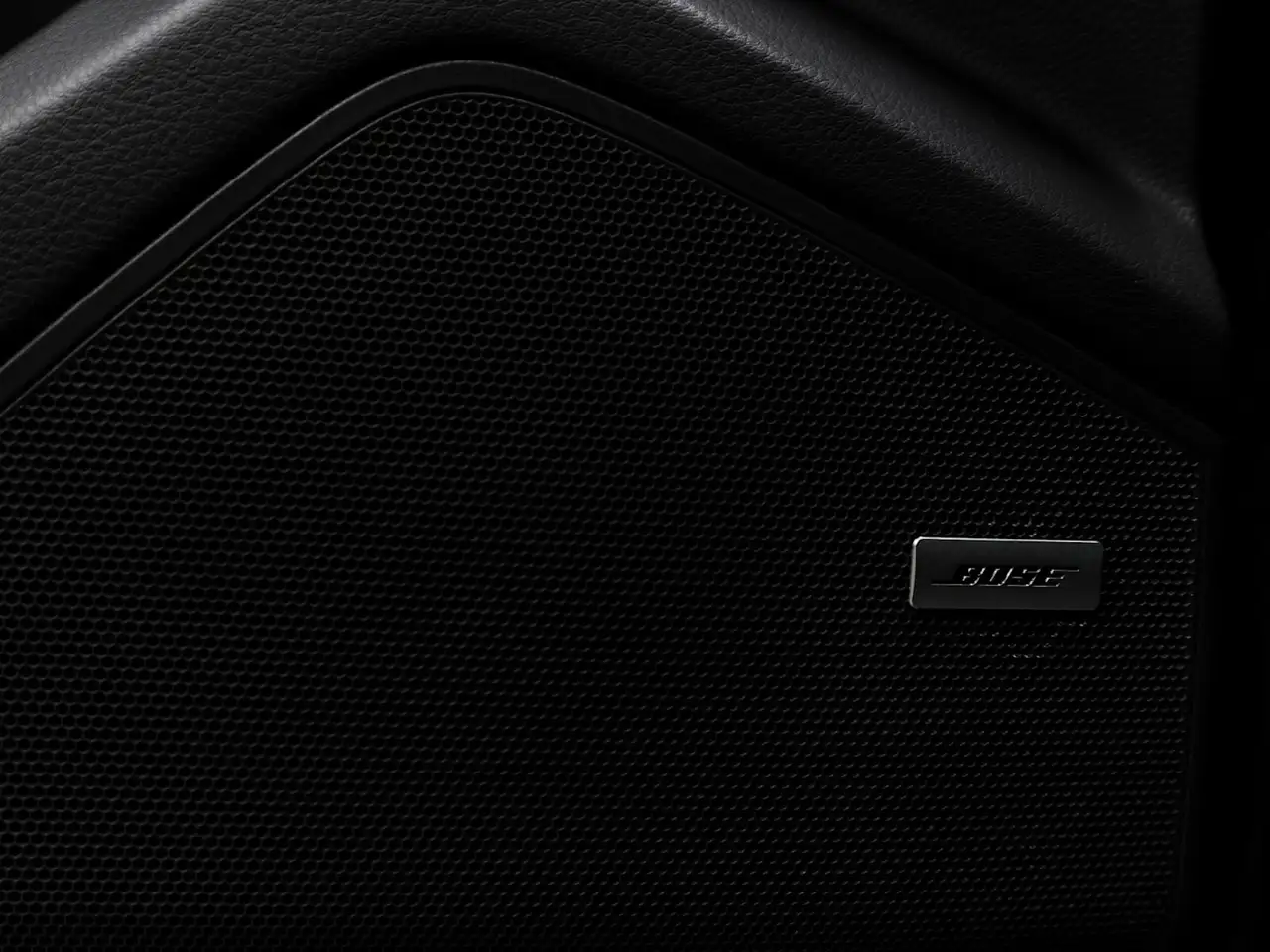 Porsche Cayenne - Image 27
