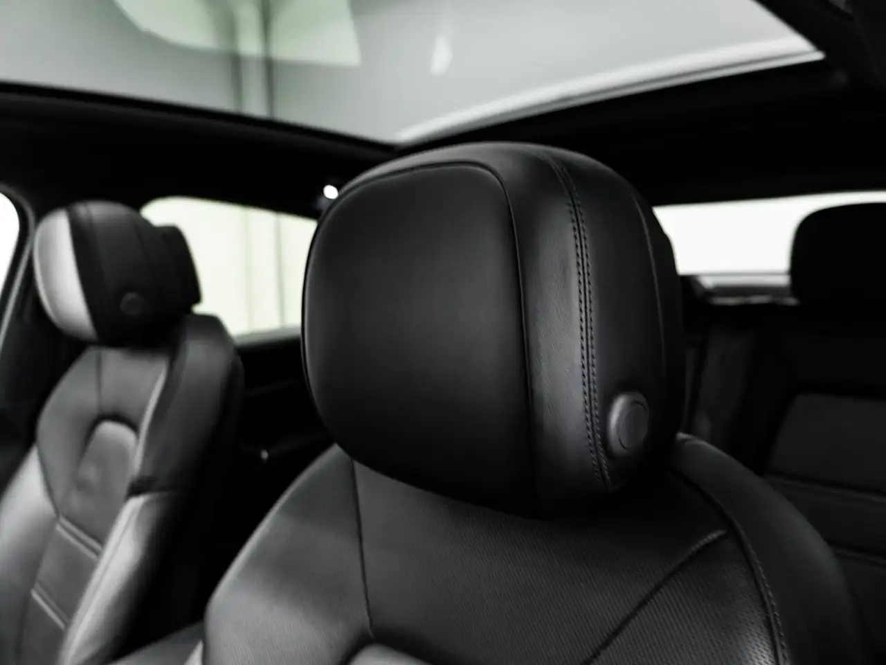 Porsche Cayenne - Image 24