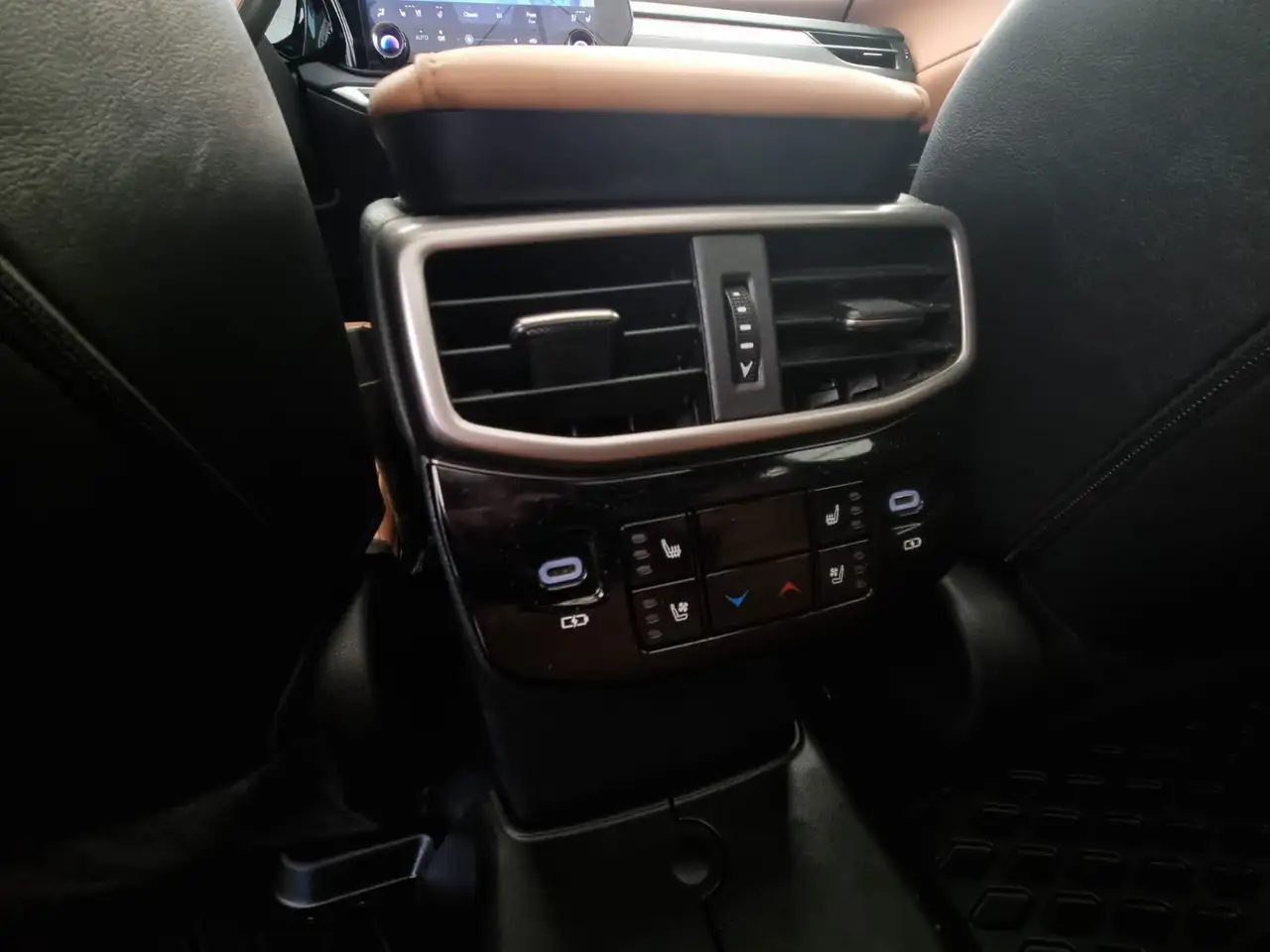 Lexus RX 350h - Image 12