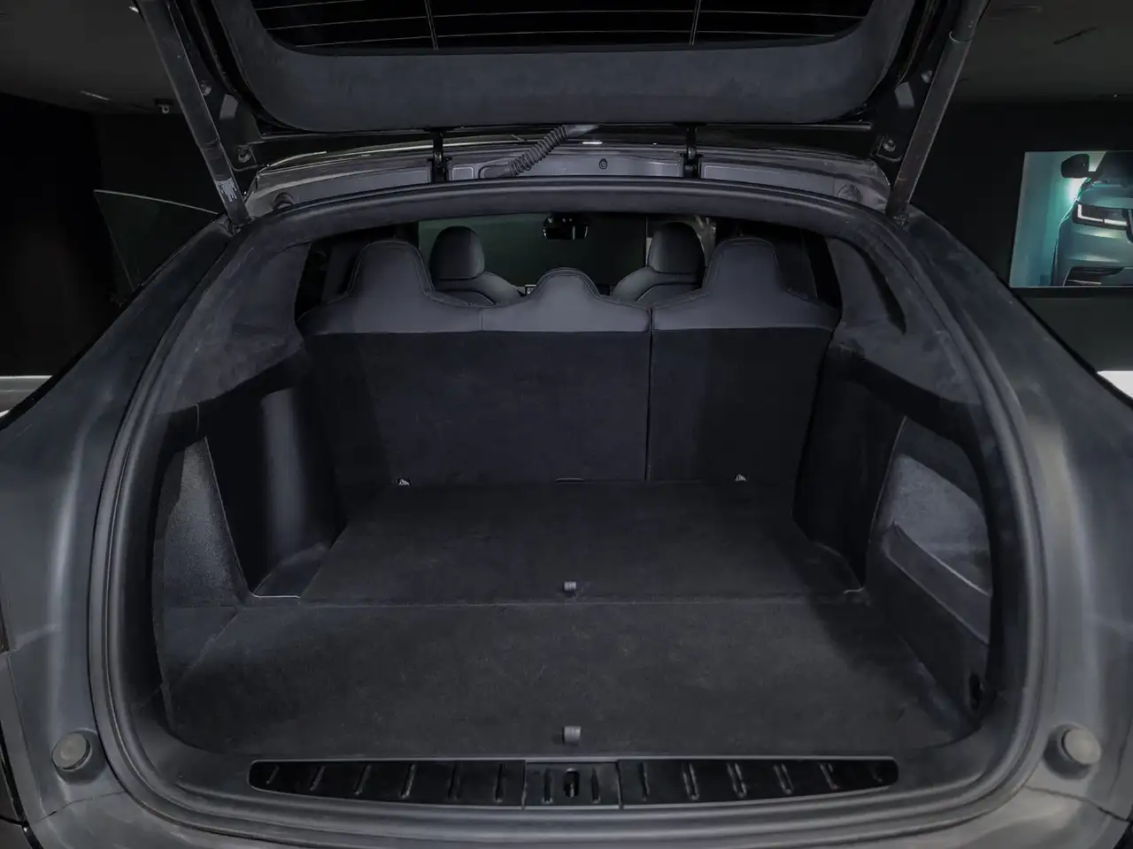 Tesla Model X - Image 22