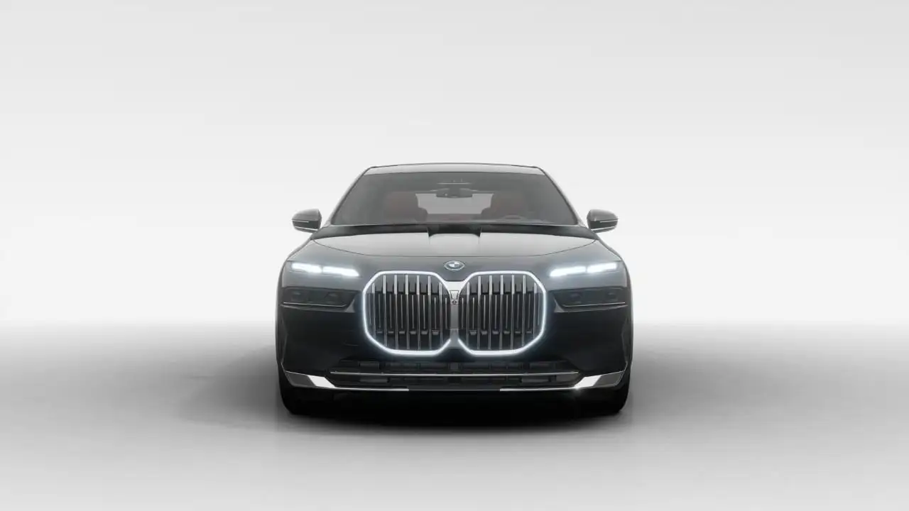 BMW 7 Series - Image 3