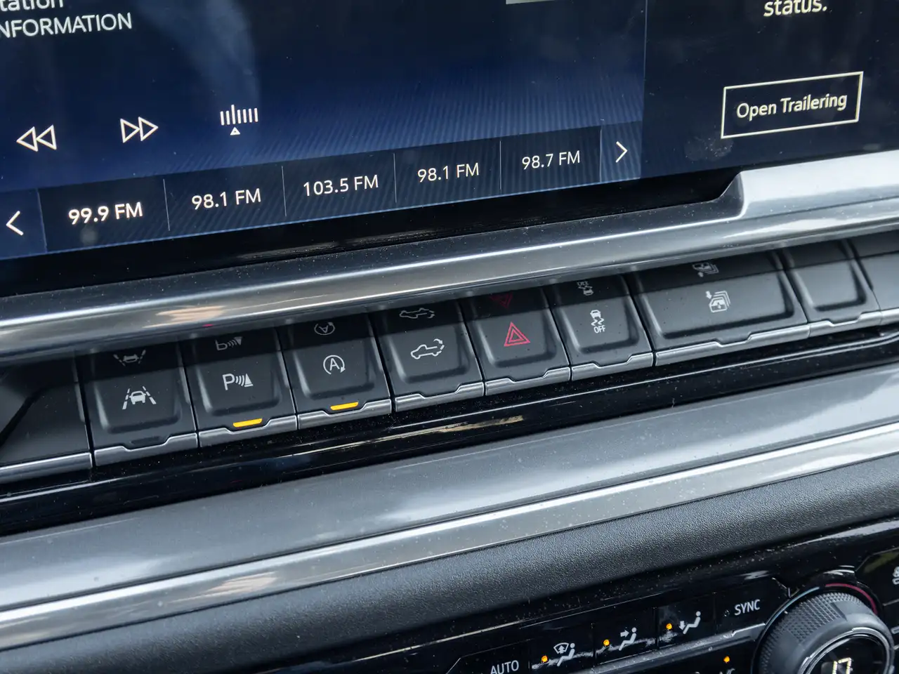 Chevrolet Silverado 1500 - Image 21