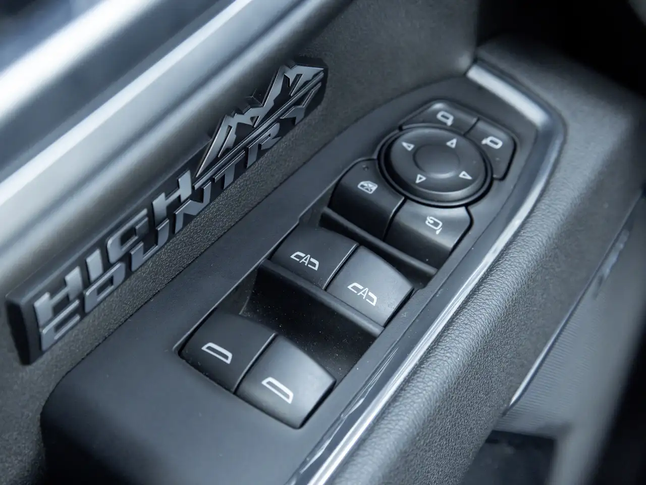 Chevrolet Silverado 1500 - Image 14