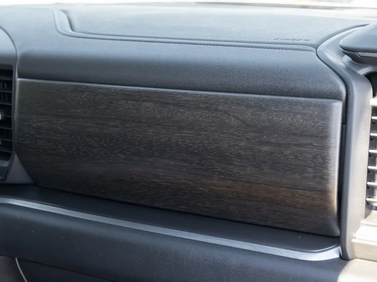 Chevrolet Silverado 1500 - Image 30