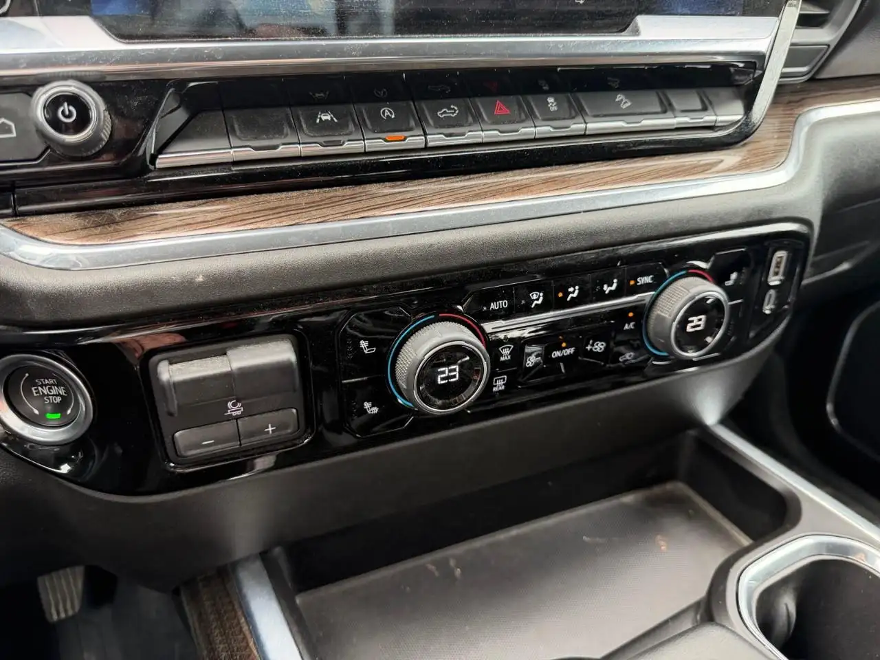 Chevrolet Silverado 1500 - Image 21