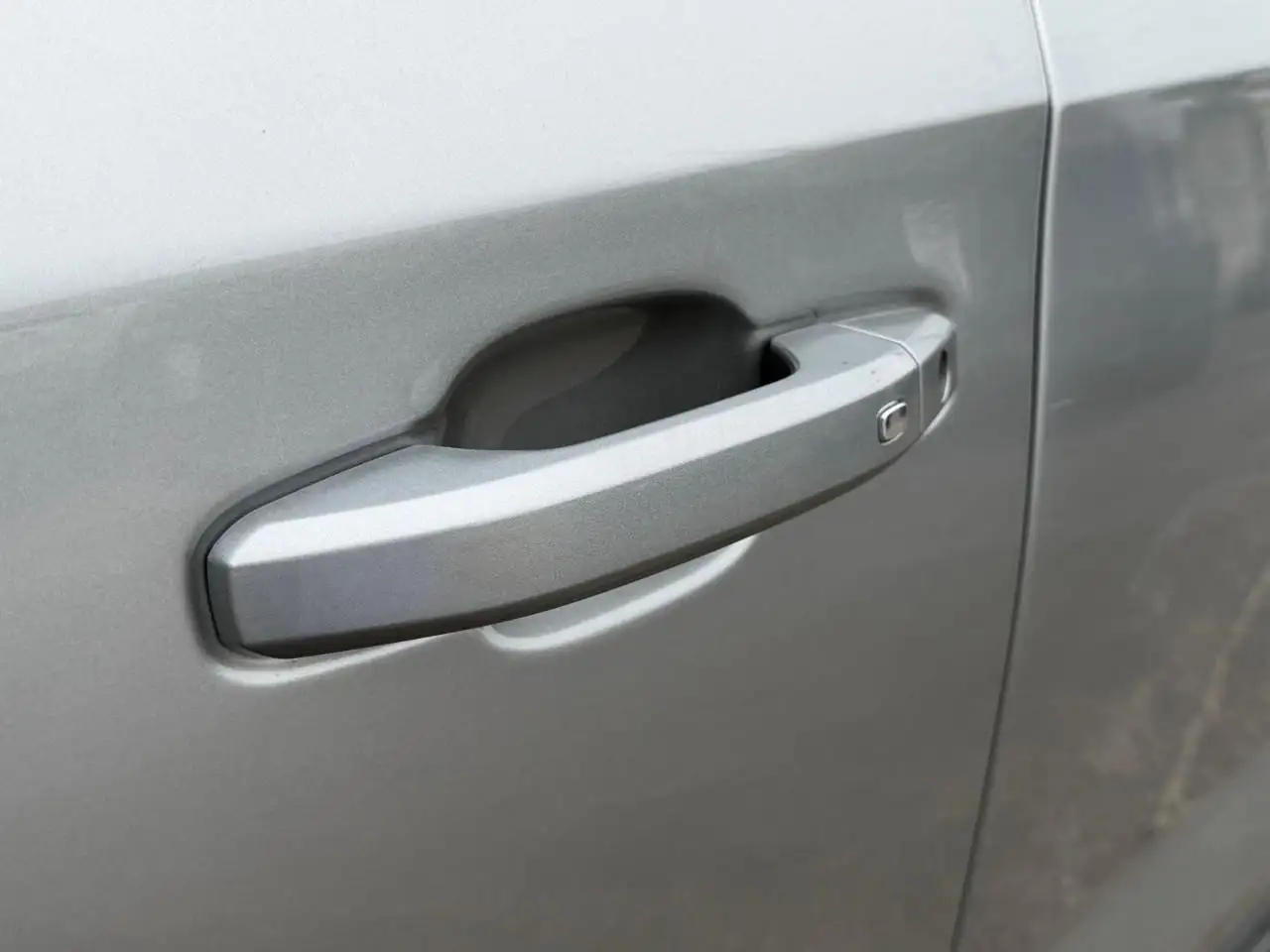 Chevrolet Silverado 1500 - Image 2