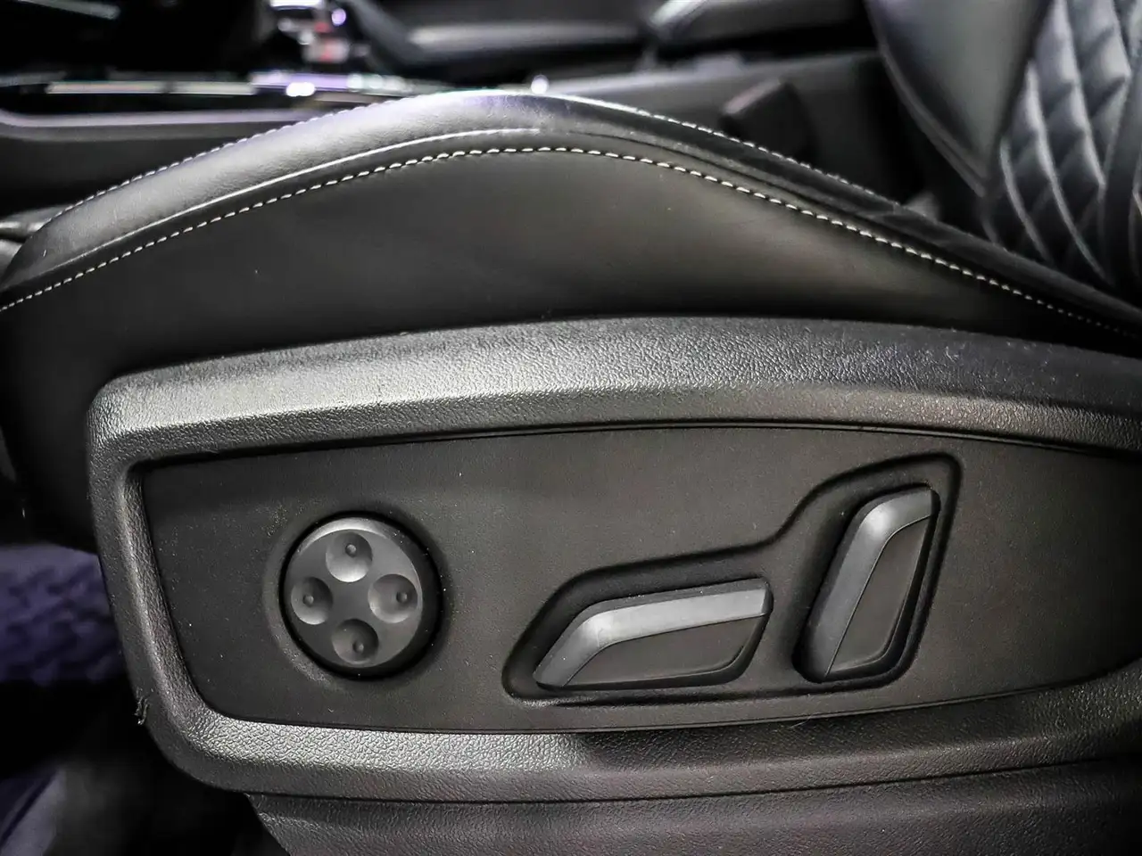 Audi SQ5 - Image 15